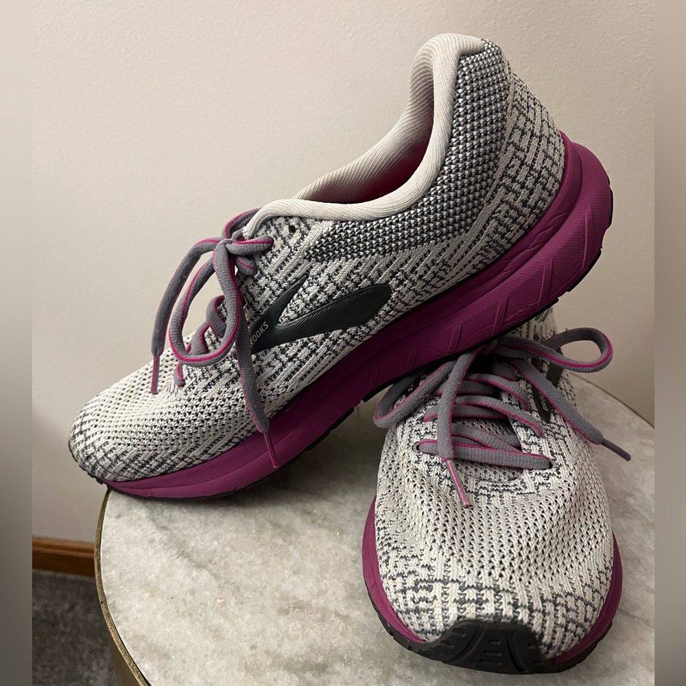 Size 10 Revel 3 Brooks Running Shoes